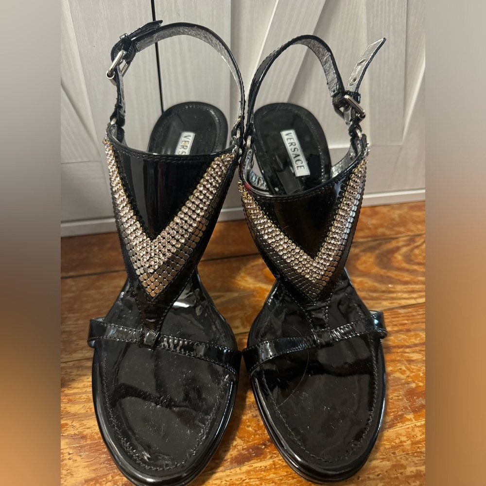 Versace heels like new with box black/rhinestones - Picture 1 of 13